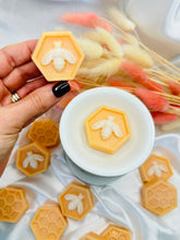 Load image into Gallery viewer, Marshmallow & White Peach 'Beehives'