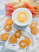 Load image into Gallery viewer, Marshmallow & White Peach 'Beehives'