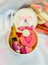 Load image into Gallery viewer, Lion & Rose Pretty Pots (Rhubarb & Rose)