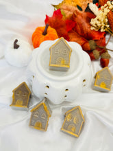 Load image into Gallery viewer, Vanilla Cocoa & Nutmeg 'Cosy Cottage'