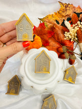 Load image into Gallery viewer, Vanilla Cocoa & Nutmeg 'Cosy Cottage'