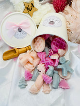 Load image into Gallery viewer, Lion & Rose Pretty Pots (Cashmere & Snowflakes)