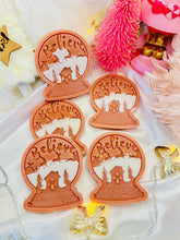 Load image into Gallery viewer, Gingerbread 'Snowglobe'