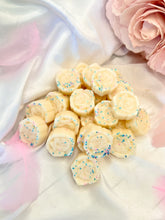 Load image into Gallery viewer, Baby Powder 'Roses'