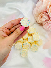 Load image into Gallery viewer, Baby Powder 'Roses'