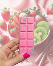 Load image into Gallery viewer, Strawberry & Kiwi Snapbar
