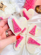 Load image into Gallery viewer, Snowflake Cookie & Frozen Blooms 'Heart Slab'