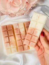 Load image into Gallery viewer, White Linen & Lace Snapbar