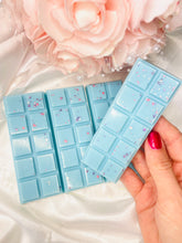 Load image into Gallery viewer, Warm Woollen Blanket Snapbar