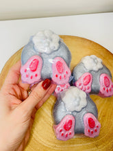 Load image into Gallery viewer, Bunny Tails Bath Bomb