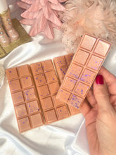Load image into Gallery viewer, Dark Plum & Sandalwood Snapbar