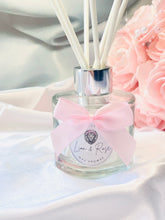 Load image into Gallery viewer, Warm Woollen Blanket Reed Diffuser