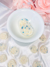 Load image into Gallery viewer, White Dove Roses