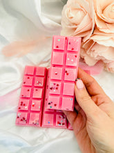 Load image into Gallery viewer, Strawberries &amp; Cream Snapbar
