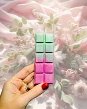 Load image into Gallery viewer, Mistletoe &amp; Flowers Snapbar
