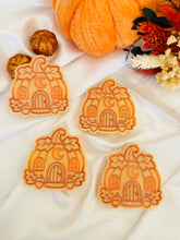 Load image into Gallery viewer, Honey Vanilla Dream 'Pumpkin Cottage'

