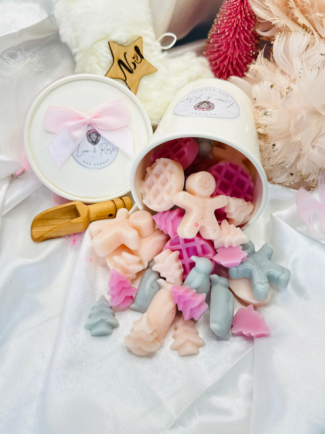 Lion & Rose Pretty Pots (Cashmere & Snowflakes)