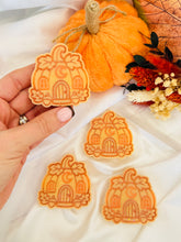 Load image into Gallery viewer, Honey Vanilla Dream 'Pumpkin Cottage'
