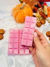 Load image into Gallery viewer, Pink Cosy Laundry Snapbar
