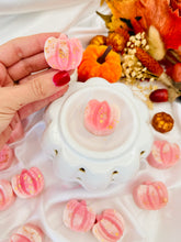 Load image into Gallery viewer, Cashmere Vanilla &amp; Sea Salt Caramel &#39;Pumpkins&#39;
