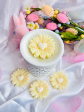 Load image into Gallery viewer, Daffodil &amp; Vanilla Flower 'Sunflower'
