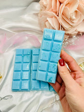 Load image into Gallery viewer, Blue Linen Bliss Snapbar

