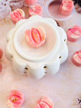 Load image into Gallery viewer, Cashmere Vanilla &amp; Sea Salt Caramel &#39;Pumpkins&#39;
