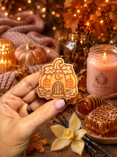 Load image into Gallery viewer, Honey Vanilla Dream 'Pumpkin Cottage'

