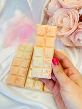 Load image into Gallery viewer, Peach Skin &amp; Coconut Milk Snapbar
