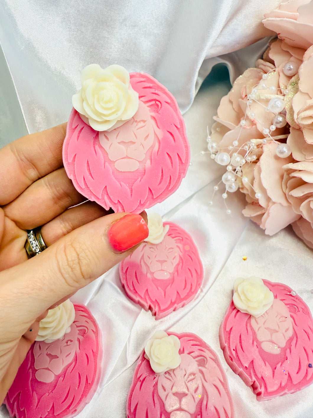 Marshmallow & Pink Lychee 'Lion'