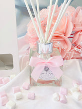 Load image into Gallery viewer, Marshmallow Roast Reed Diffuser
